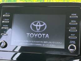 【ディスプレイオーディオ】お手持ちのスマートフォンとの連携で、ナビや音楽再生など各種アプリを使用可能。スマホに近い感覚でお使いいただけます♪