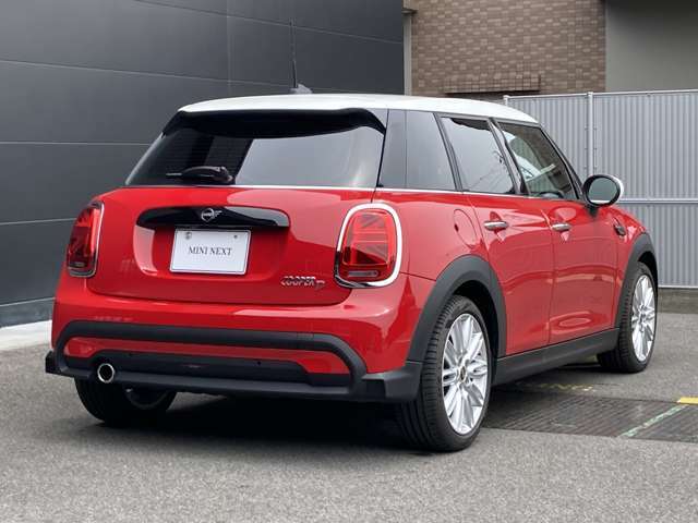 MINI正規販売店のお車は、全てのお車にMINI認定中古車の保証書が発行されます。保障約款もございますので保障内容が明確でございます。お客様にご安心してお乗り頂けますよう、全力でお客様をサポート致します。
