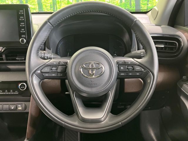 【純正革巻きステアリング】上質な革を使用することで、手にしっかり馴染みとても運転しやすいハンドルです♪