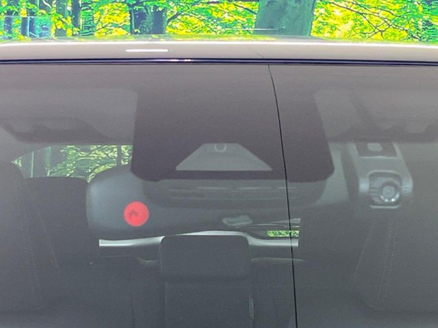 【トヨタセーフティセンス】走行中に前方の車両等を認識し、衝突しそうな時は警報とブレーキで衝突回避と被害軽減をアシスト。より安全にドライブをお楽しみいただけます。