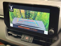 【バックカメラ】駐車時に後方がリアルタイム映像で確認できます。大型商業施設や立体駐車場での駐車時や、夜間のバック時に大活躍！運転スキルに関わらず、今や必須となった装備のひとつです！