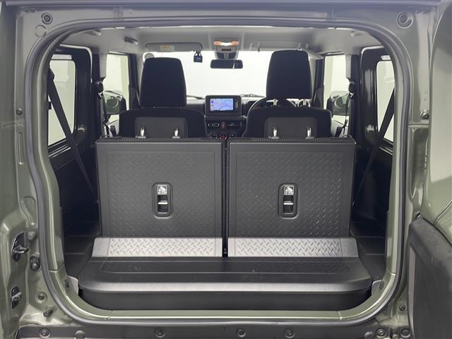 【トランク】積み込みやすくて、たっぷり積める荷室です。シートアレンジできるものは、乗車人数と荷物の量や大きさによってシートを動かすことができるので、より快適なドライブが可能です！