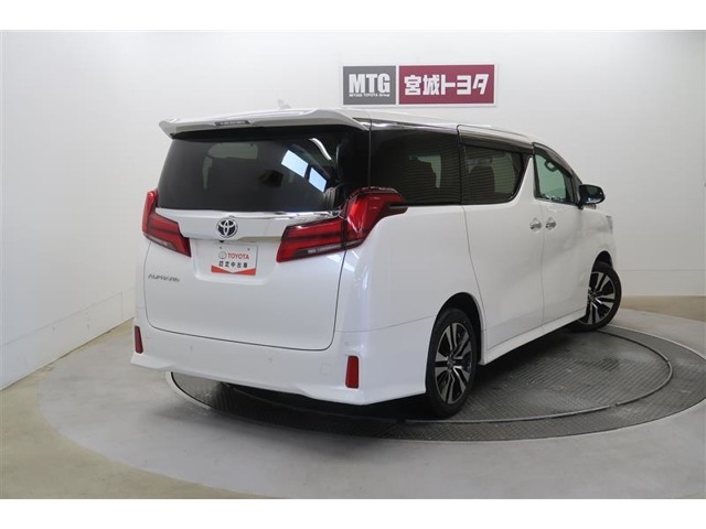 「使ってバック・・カードのポイントで月々の負担を軽減」。車種・年式によっては、対象外の車もあります。