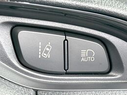 【オートマチックハイビーム】夜間の安全走行に役立つ便利な機能！先行車や対向車を検知し、ハイビームとロービームを自動で切り替えてくれます♪