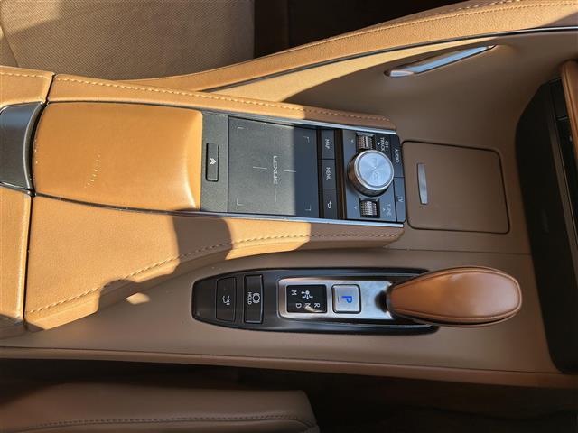 【窓操作部】軽い力で、窓を開けたり閉めたりすることができます！掲載箇所以外にご希望の写真がございましたら、お気軽にお問い合わせ下さい！メールや郵送でお送りさせていただきます。