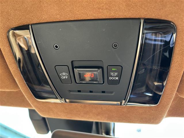 【後部座席操作部】後部座席を快適に過ごしていただくための便利な装備が付いています！