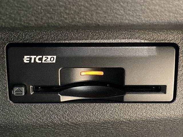 【ETC車載器】を装備しておりますので、ご納車直後からの遠距離ドライブも可能です。土日の利用料金の割引や、朝夕の通行料金を割引料金で高速道路をお楽しみいただけます。