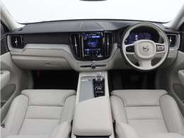 Google搭載/ETC2.0/360度カメラのフルセット搭載。9インチ・タッチスクリーン式センターディスプレイと、モード選択式の12.3インチデジタル液晶ドライバー・ディスプレイを装備。