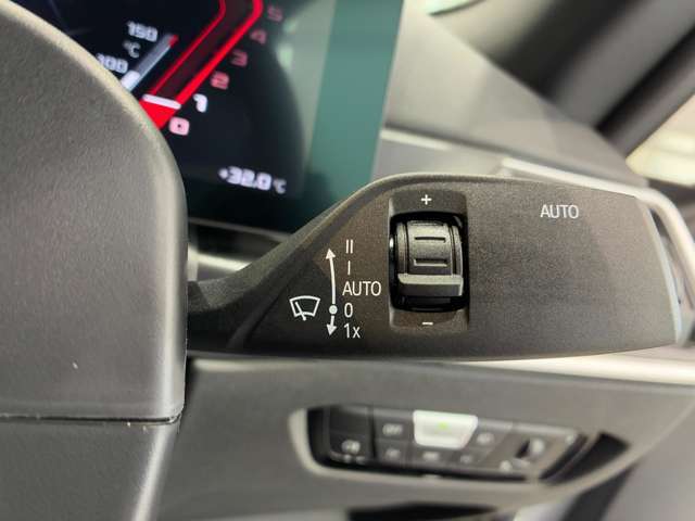 日本全国ご納車可能です。　遠方の方もご安心ください。お客様の管轄の陸運事務所にてご登録後、ご自宅までお車をお持ちいたします。弊社では、北海道から沖縄まで全国に販売実績がございます。