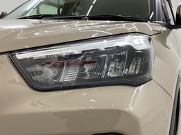 LEDヘッドライトは、点灯の瞬間から最大光量を発揮し、突然暗くなるトンネルなどでの安定感を高めます。