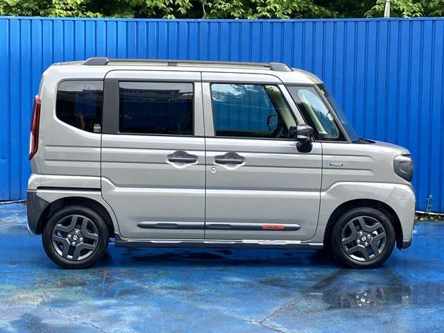 【有限会社クライス】です。当社のウリは中古車を中古と思わせない【業界トップクラスの仕上げ】が魅力です！！また、高価買取・アフターメンテナンス・自動車保険などお車に関わること、全てお任せください！！