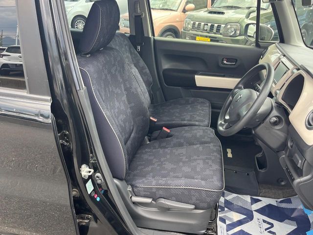 運転席シート廻りは使用感も少なく、良好な状態となっています。丁寧に使われていたことがよくわかりますね。