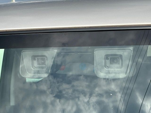 【スズキ　セーフティサポート】走行中に前方の車両等を認識し、衝突しそうな時は警報とブレーキで衝突回避と被害軽減をアシスト。より安全にドライブをお楽しみいただけます。