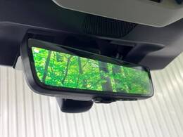 【スマートリヤビューミラー】後席の大きな荷物や同乗者で後方が確認しづらい時でも安心！カメラが撮影した車両後方の映像をルームミラー内に表示。クリアな視界で状況の確認が可能です！