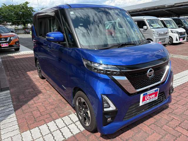 ヘッドライトはLEDなのでとても明るく、広い範囲に照らしてくれます。夜間の運転の安全も高めてくれます。