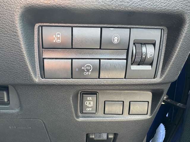 スマートキーや運転席のスイッチでスライドドアの開閉が可能♪電動なので力を入れてドアを開ける必要が無く小さいお子様でも、重い荷物を持っている時でもラクに開け閉めできます