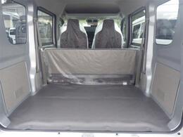 荷室広々！後席を倒せばさらに広くなります！