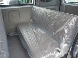 後席も2名乗車可能！倒せばフラットに！