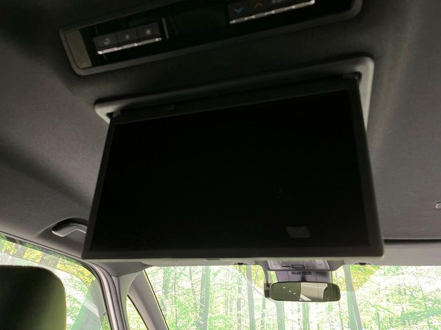 【フリップダウンモニター】大画面モニターで後席でもエンタメをお楽しみいただけます。小さなお子様にも大人気の装備です♪