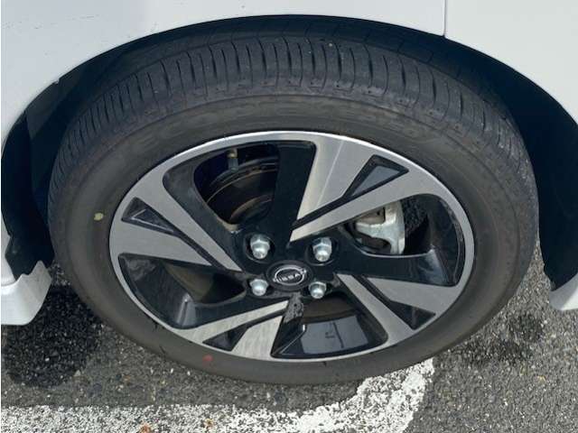 足もとバッチリ　アルミホイール