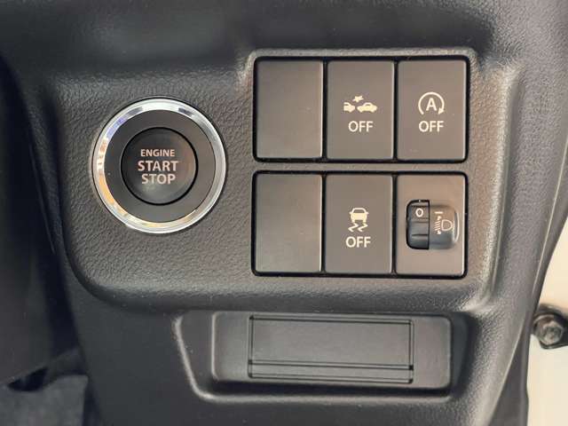 当社は中部運輸局指定工場も完備しておりますので、ご納車前にはベテランの整備士がしっかりと細部まで点検・整備を実施します！ご納車後のアフターサービスも全国チェーンの『ホリデー車検』など充実の設備で安心