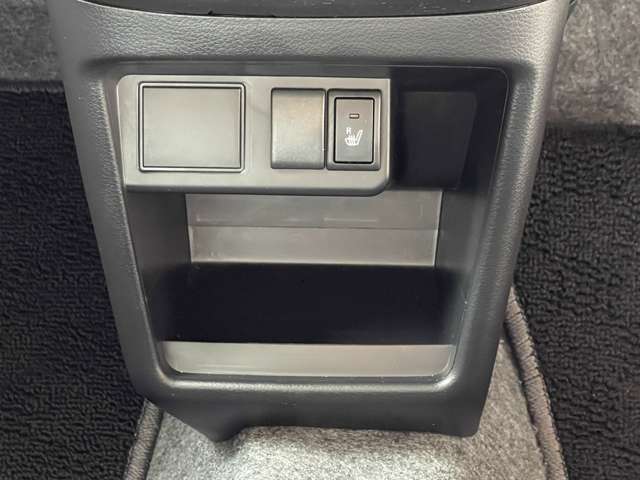 当社は中部運輸局指定工場も完備しておりますので、ご納車前にはベテランの整備士がしっかりと細部まで点検・整備を実施します！ご納車後のアフターサービスも全国チェーンの『ホリデー車検』など充実の設備で安心