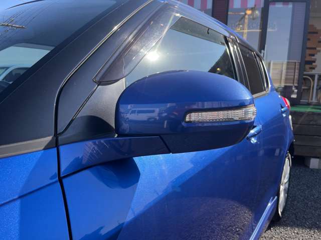 内装はルームクリーニング（室内清掃）後の納車となります♪♪　外装ももちろん磨き後の納車となります！！　プロスタッフがまごころ込めて仕上げます！！