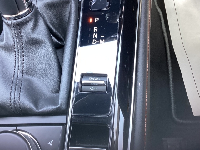 SPORTにモード切替すると車をダイナミックに走らせる！アクセル操作への応答性が向上シフトダウンや加速を促すことでよりスポーティな走行が楽しめます