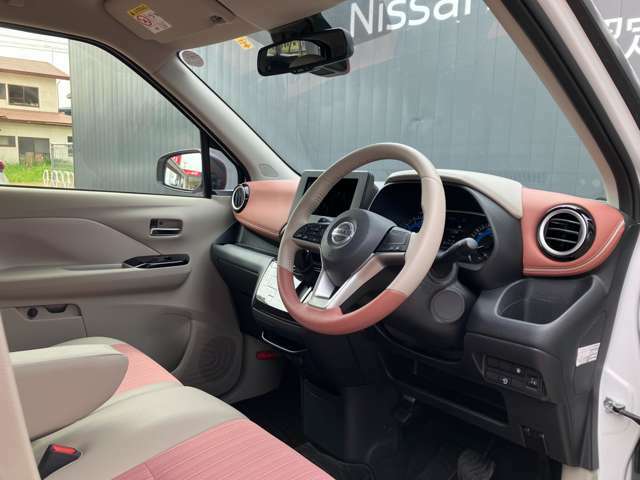 室内のインテリアもピンク×ホワイトでオシャレ☆★フロントガラスも大きいので運転席からの視界も広くとても見やすいです(*'ω'*)