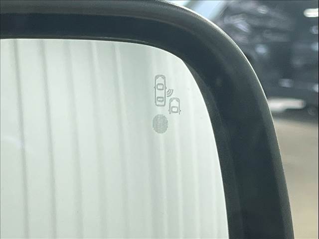 ブラインドスポットモニター搭載で後方から接近する車両にも簡単に気づけます。