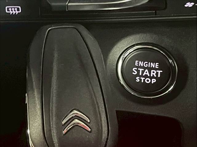 車内へのアクセス楽々、今や必須アイテムの「スマートキー」には、キー複製防止「イモビライザー」まで備わっております。