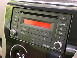 【電動格納ミラー】サイドミラーは電動格納式となっており、狭い駐車場でもキズがつくリスクを抑えられます。