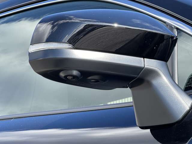 【パノラミックビューモニター】360度カメラも装着されております！車内のスイッチで切り替え可能です！リバース時には、自動でバックカメラと併用で映し出されますので、全周囲を確認しながら後退可能です！！！