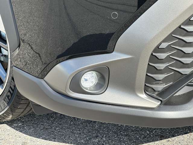 LED式フォグランプが装備されております！広範囲を照らしてくれますので、通常の走行時でもお使いいただけます！また、人気のバイカラーフォグ（2色切り替え式）やイエローフォグにも交換可能です！ご相談ください！