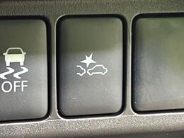 【三菱e-Assist】走行中に前方の車両等を認識し、衝突しそうな時は警報とブレーキで衝突回避と被害軽減をアシスト。より安全にドライブをお楽しみいただけます。