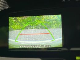 【バックカメラ】駐車時に後方がリアルタイム映像で確認できます。大型商業施設や立体駐車場での駐車時や、夜間のバック時に大活躍！運転スキルに関わらず、今や必須となった装備のひとつです！