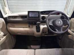 【室内】シートや内装各部への徹底した清掃を実施。