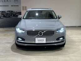 エレガントでラグジュアリーに仕立てられたUltimate。張りのあるラインで描き出された彫刻を思わせるエクステリアは、さらにその印象をより流麗なものへと洗練されました。