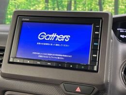 【純正ナビ】人気の純正ナビを装備しております。ナビの使いやすさはもちろん、オーディオ機能も充実！キャンプや旅行はもちろん、通勤や買い物など普段のドライブも楽しくなるはず♪