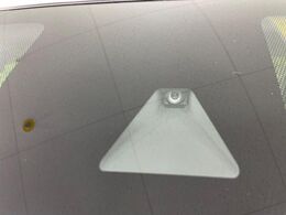 【インテリジェントエマージェンシーブレーキ】フロントカメラで前方の車両や歩行者を検知。衝突しそうな時は衝突被害軽減ブレーキが作動、衝突回避をサポート。より安全にドライブをお楽しみいただけます。