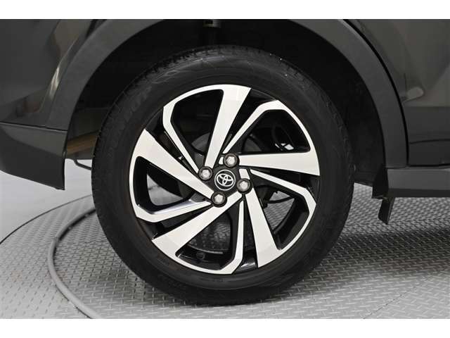 17インチ　純正アルミホイールです。