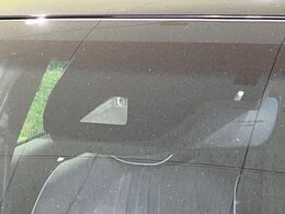 【トヨタセーフティセンス】走行中に前方の車両等を認識し、衝突しそうな時は警報とブレーキで衝突回避と被害軽減をアシスト。より安全にドライブをお楽しみいただけます。