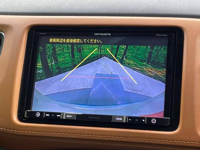 【バックカメラ】駐車時に後方がリアルタイム映像で確認できます。大型商業施設や立体駐車場での駐車時や、夜間のバック時に大活躍！運転スキルに関わらず、今や必須となった装備のひとつです！