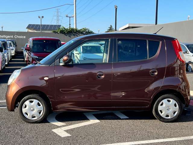 当店は照明・屋根付きスペースございますので雨天時も安心して現車確認が可能です。