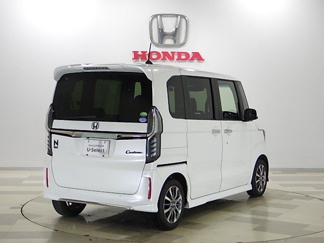 【車両状態証明書付】より安心してご購入頂く為、第三者機関による車両状態証明書を見ながら実車確認できます（フロントガラスのA1減点はほとんどの中古車にあるミリ単位の飛び石傷ですのでご安心下さい）。