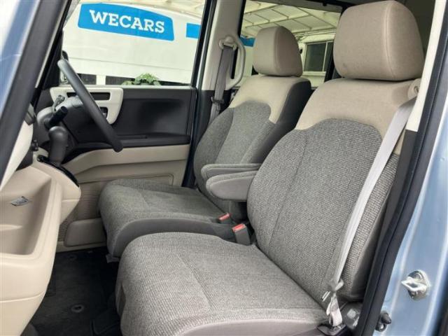 WECARSでは各商談席に大型モニターをご用意しております！見やすい大画面でゆったりと全国の在庫をご覧いただけます！是非ご来店お待ちしております！