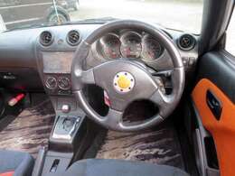 モモ製のステアリングはスレも無く綺麗です！