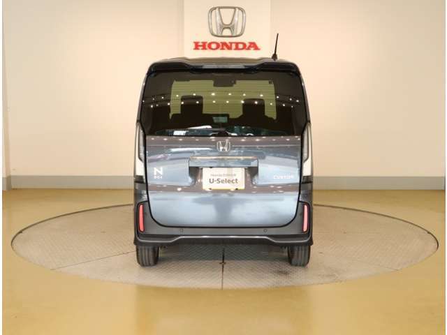 ご納車までの期間ですが、県内のお客様は1、2週間、県外のお客様は2、3週間ほどでご納車が可能となります。但し、お支払いや書類の状況によっては多少の前後もありますので、その際には何卒ご了承下さい。