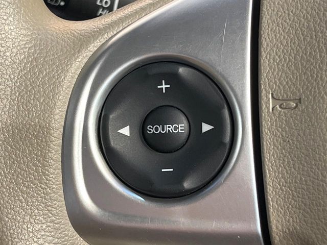 【ステアリングスイッチ】運転中、前方から目線をそらすことなく、オーディオ等の操作が可能な便利機能！安心＆快適なドライブを演出してくれます♪