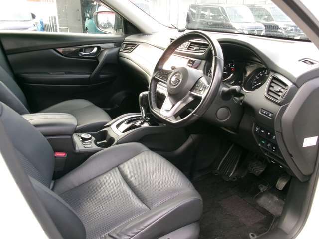 【無料で1年保証付き】　1年間の期間内であれば走行距離は無制限。全国の日産ディーラーで対応可能です。安心してお乗りください。